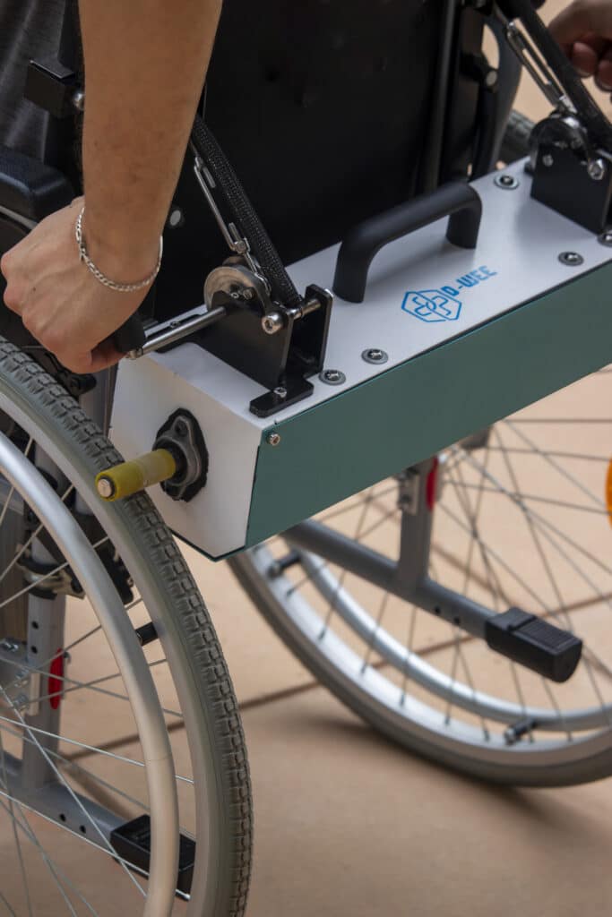 Fauteuil roulant avec le D-Kit de D-Wee Healthcare 